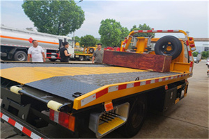 长桥附近拖车电话号码服务